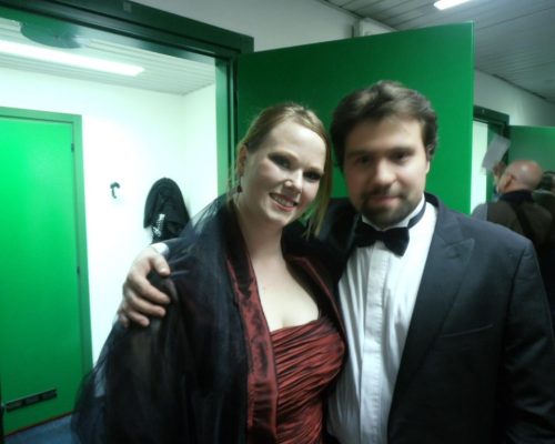 Dennis con Jessica Pratt